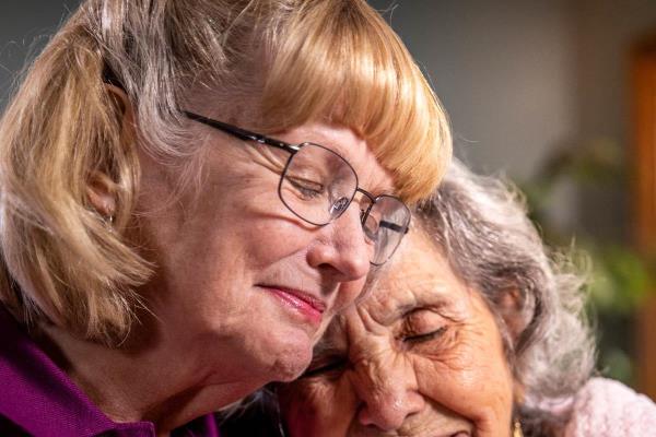 CAREGiver providing in-home senior care services. Home Instead of Richmond, BC provides Elder Care to aging adults. 