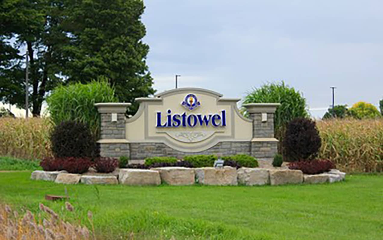 Photo of Stone Sign that reads Listowel in blue lettering