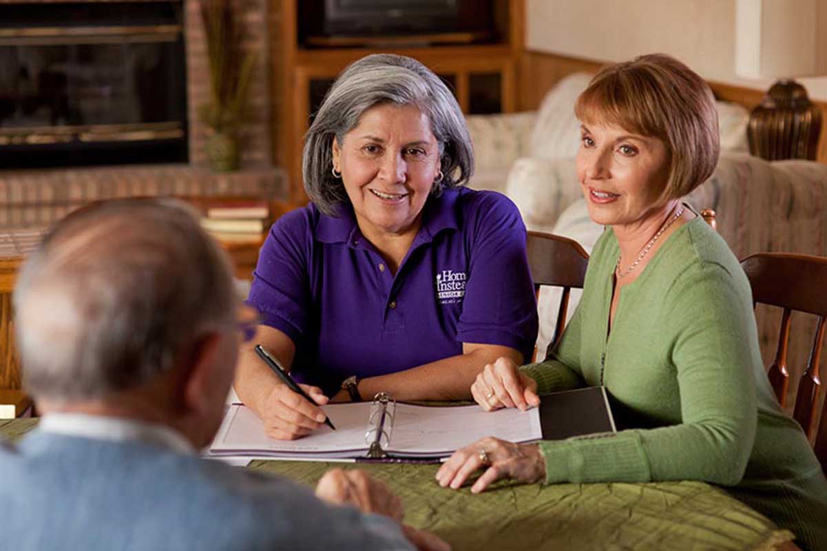 Daughter and senior talk to a Senior Care Expert from Home Instead 