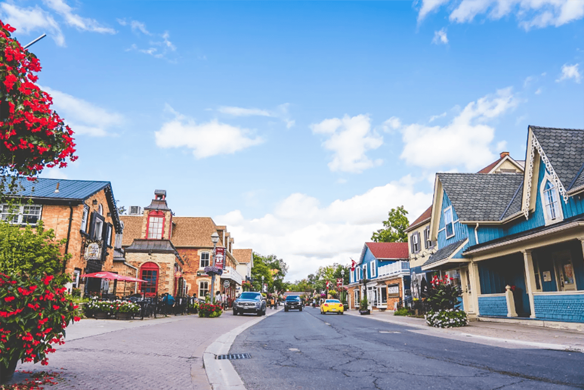 Photo of a neighborhood street in Unionville
